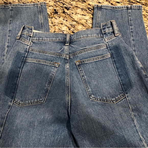 Abercrombie and Fitch The 90’s Straight Ultra High Rise Jeans - Picture 5 of 8
